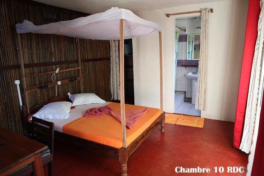 Chez Yolande Hotel Ampangorinana Exterior foto