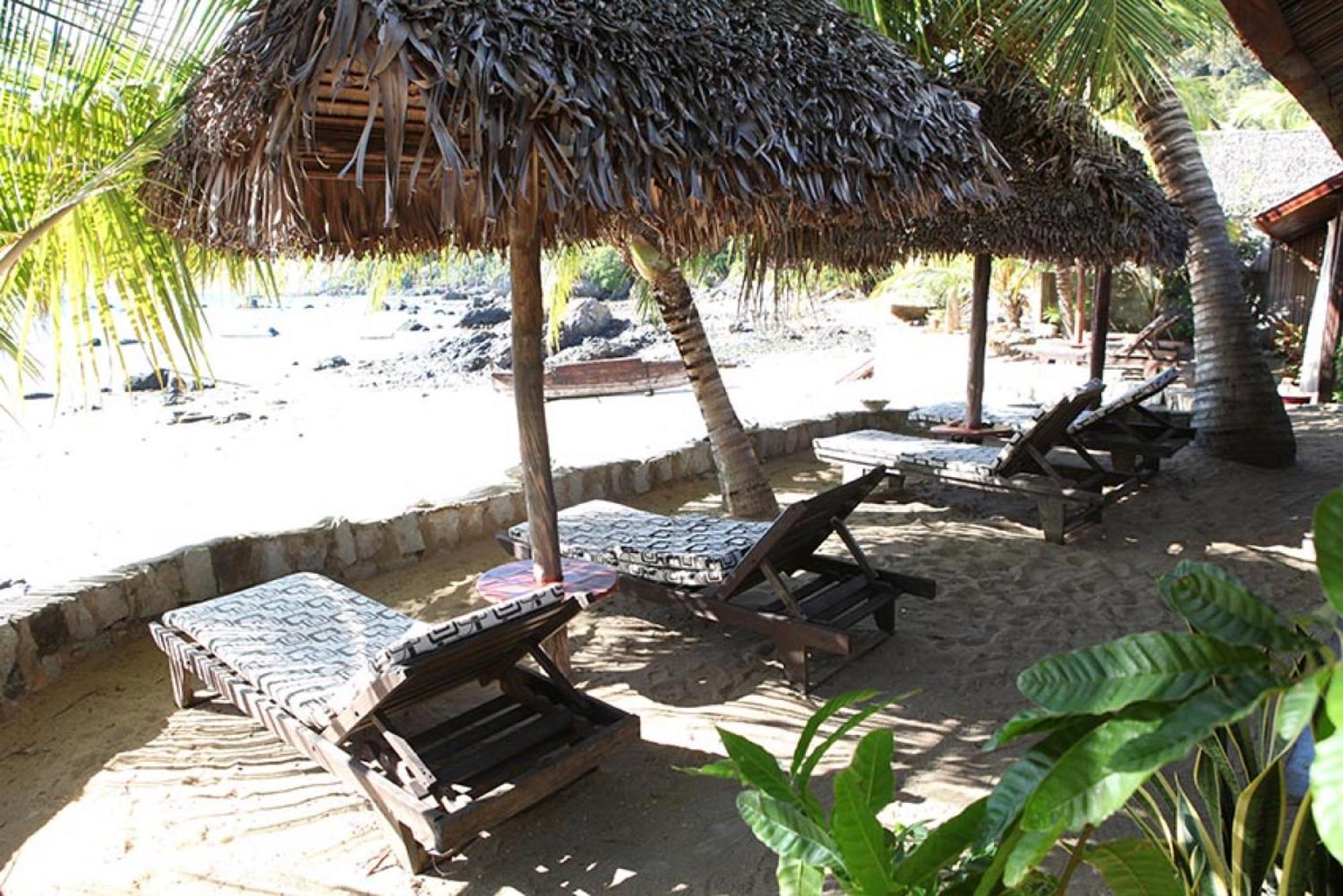 Chez Yolande Hotel Ampangorinana Exterior foto