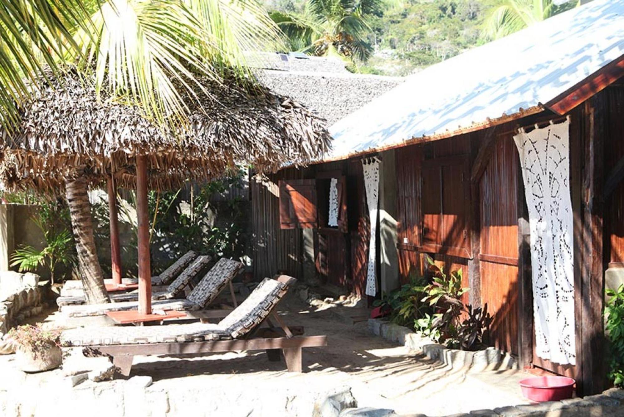 Chez Yolande Hotel Ampangorinana Exterior foto