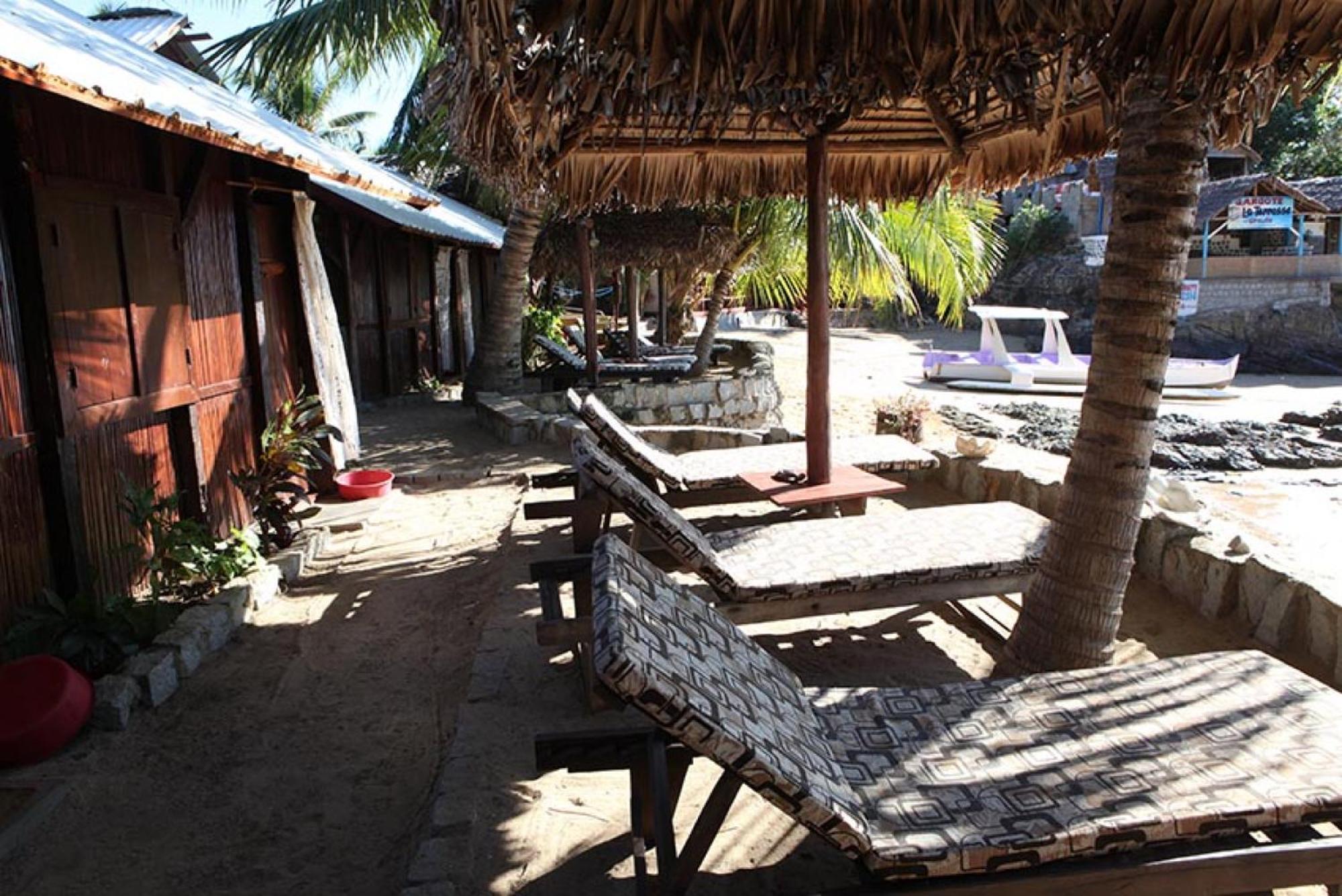 Chez Yolande Hotel Ampangorinana Exterior foto